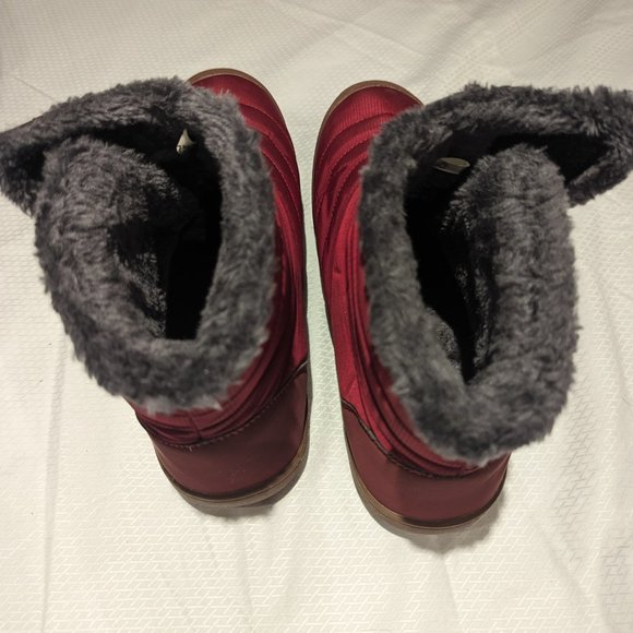 Red Women's Winter Boots - Picture 3 of 4